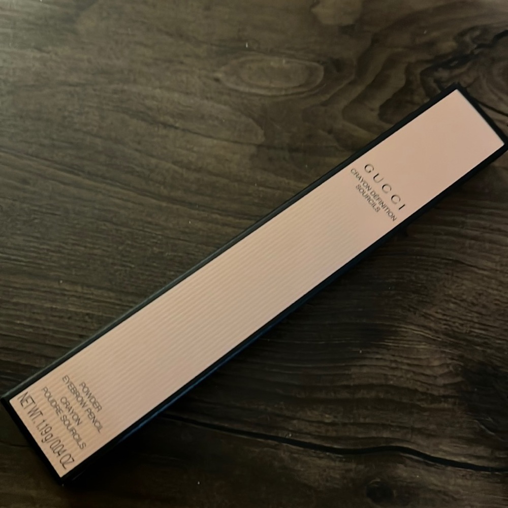 GUCCI
Long Wearing Eyebrow Pencil